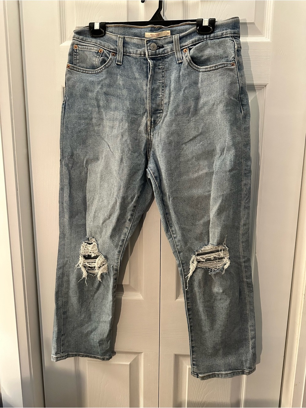 Levi’s Light Blue Distressed Women’s Ankle Jeans
